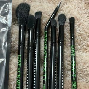 Love+Craft+beauty makeup brushes.
